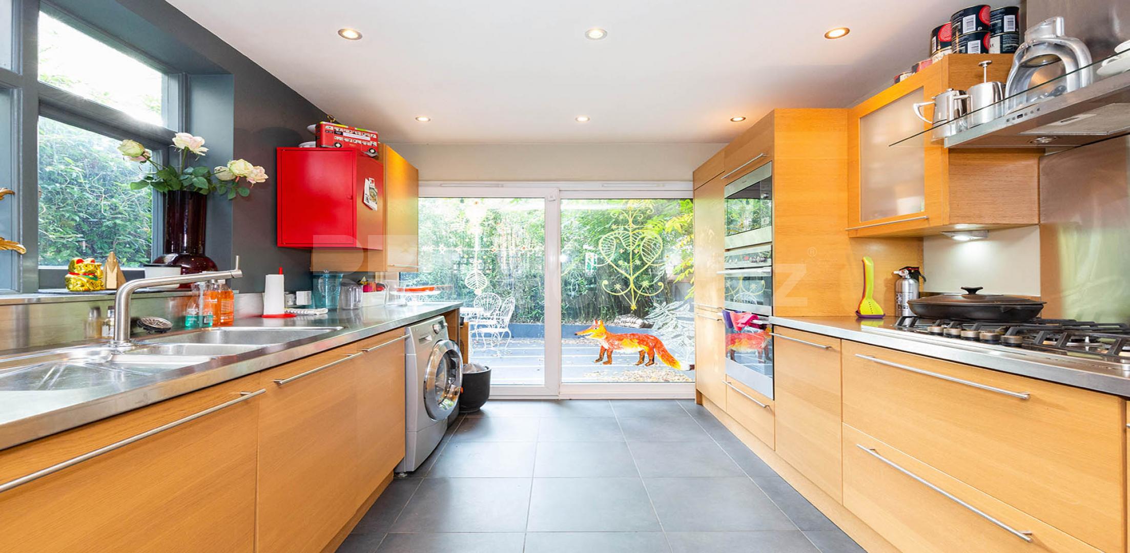 			FAMILYS ONLY, 4 Bedroom, 2 bath, 2 reception House			 Edison Road, Crouch End